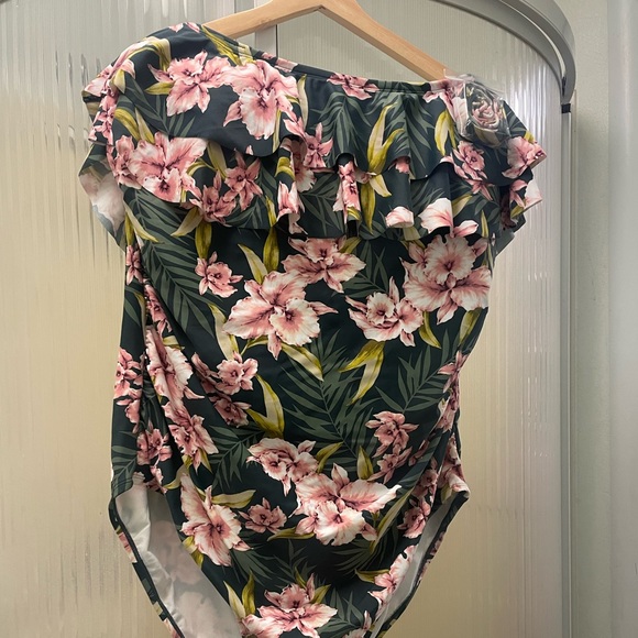 Kona Sol Other - NWT- Floral Kona Sol Swimsuit 26W